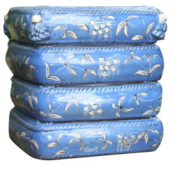 Pouf a 4 cuscini in ceramica blu