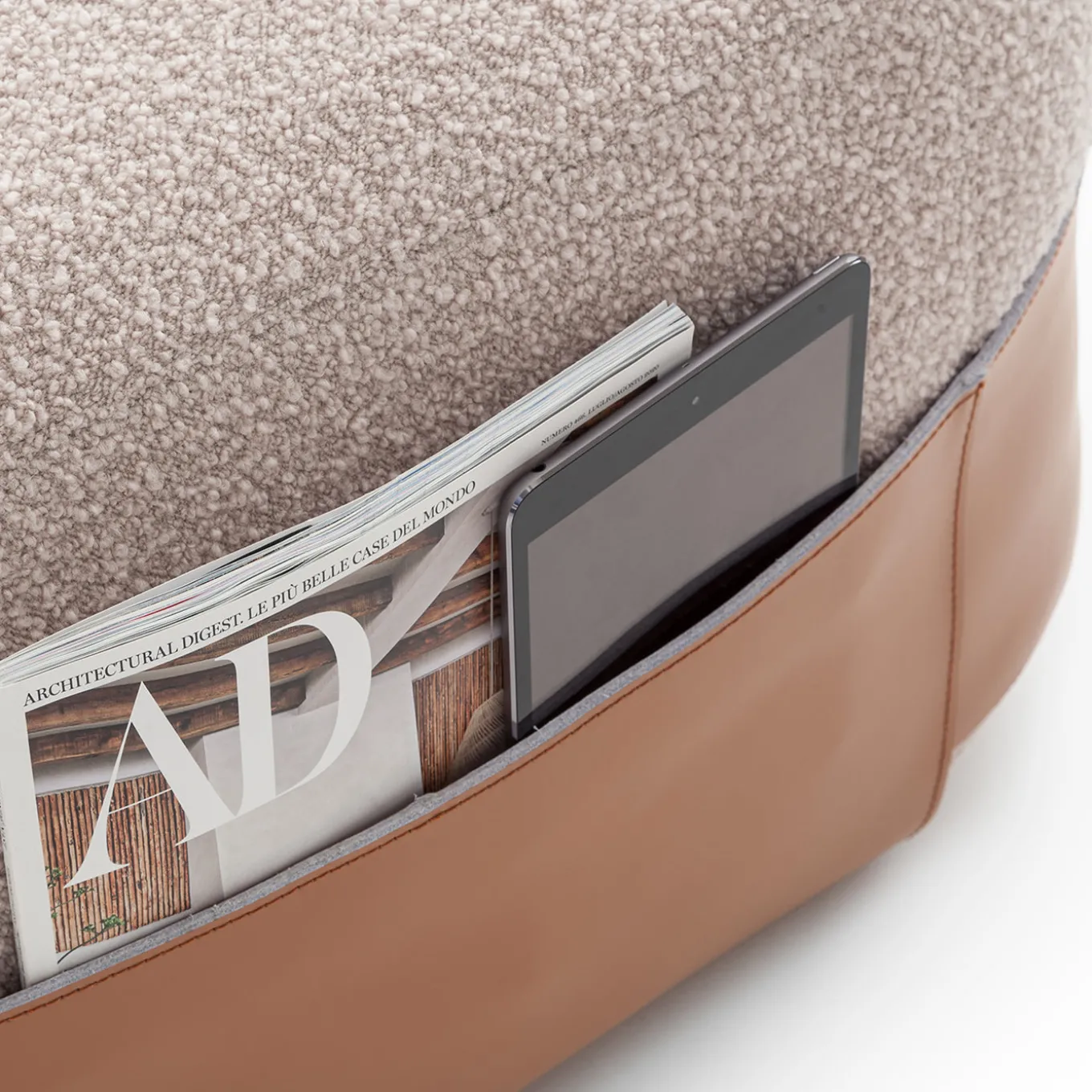 Pouf Bouclé Beige SUMO con Tasca in Cuoio