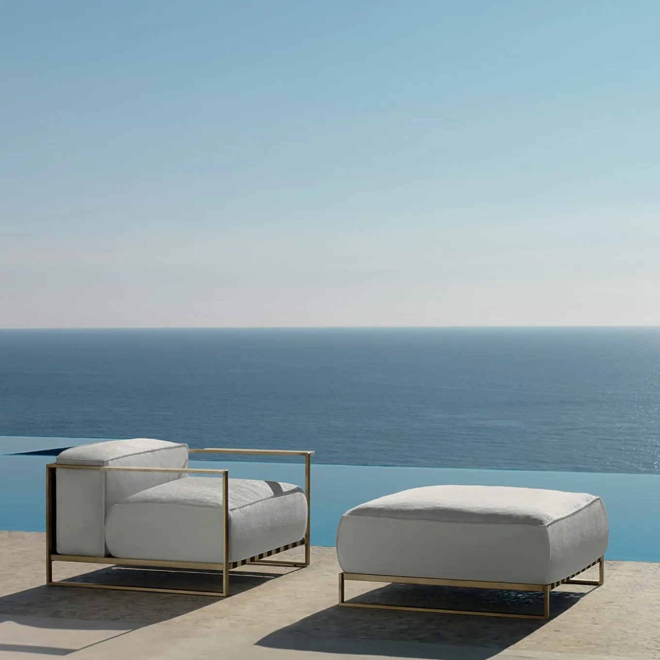 Pouf Casilda bianco con cornice dorata
