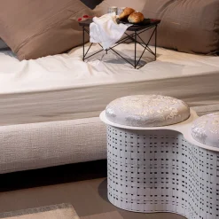 Pouf doppio in metallo bianco Currus