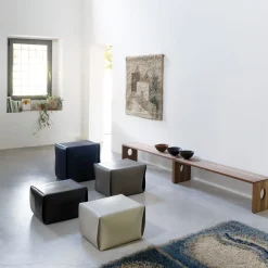 Pouf in pelle marrone scuro Big Bao di Viola Tonucci