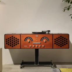 Radiofonografo in ciliegio RR226 di Achille & Pier Giacomo Castiglioni