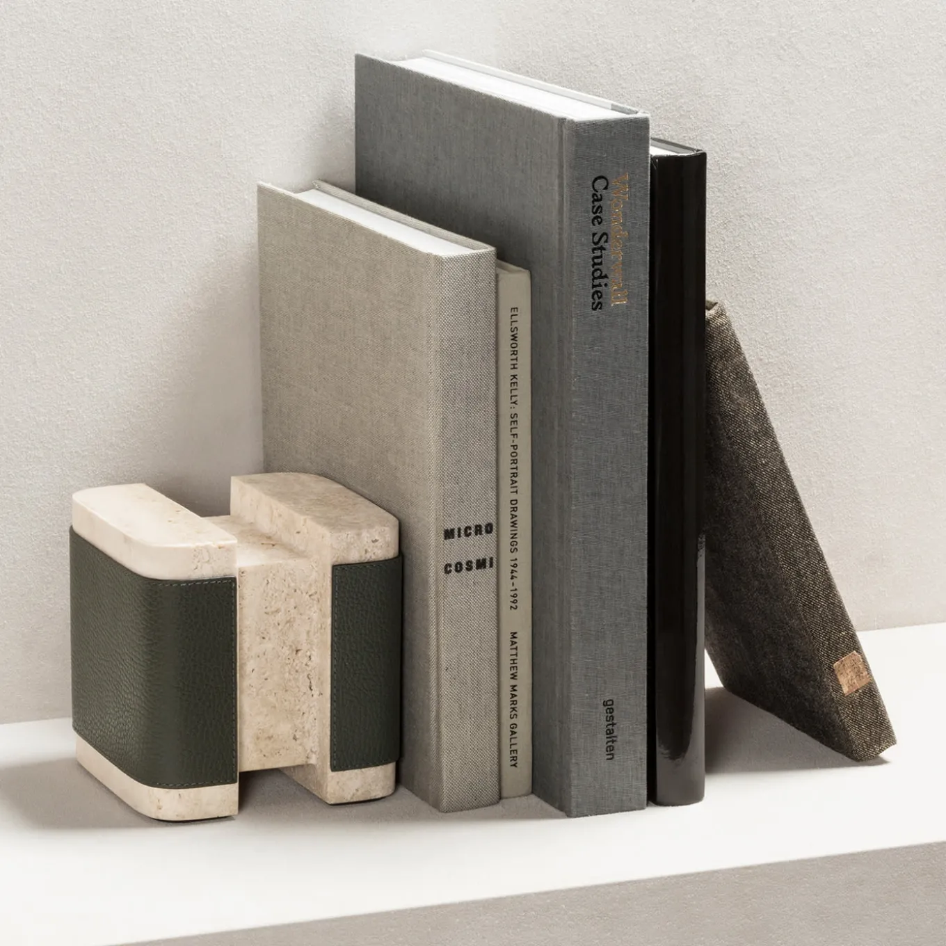 Reggilibri in pelle e marmo LLoyd