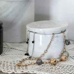 Scatola con coperchio in marmo bianco di Carrara