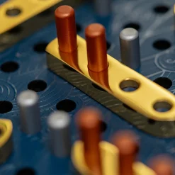 Scatola in pelle bianca con finitura in ottone Set di giochi di battaglia navale