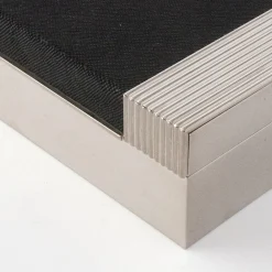 Scatola rettangolare nera Galucharme di Nino Basso