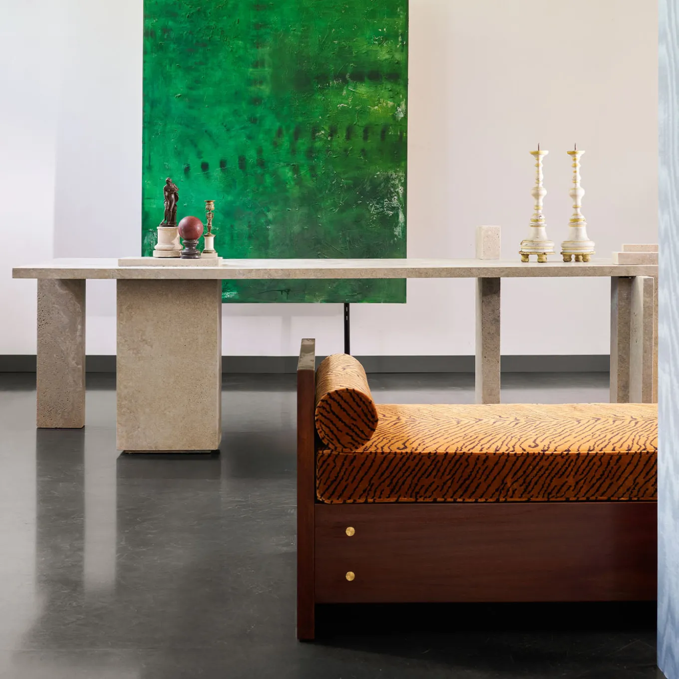 Scrivania in travertino satinato DsignincMilano x FiammettaV Home Collection