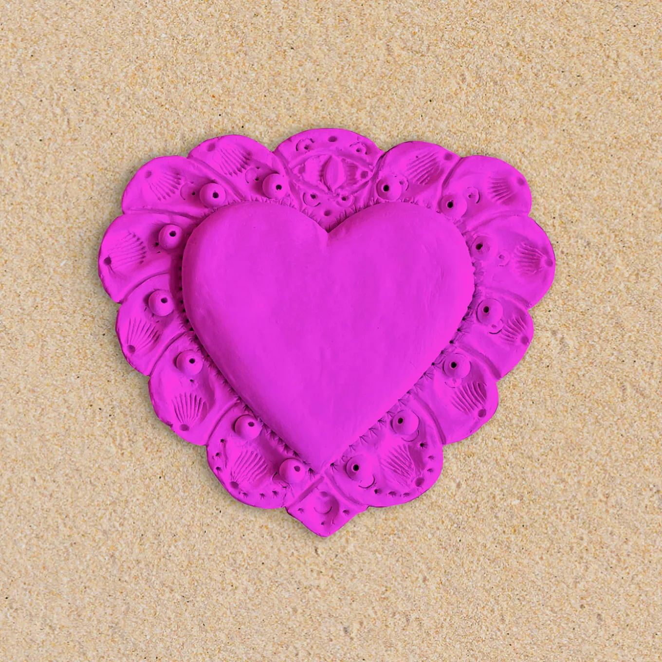 Scultura Da Parete Milagros Cuore Sacro In Gesso Rosa Neon