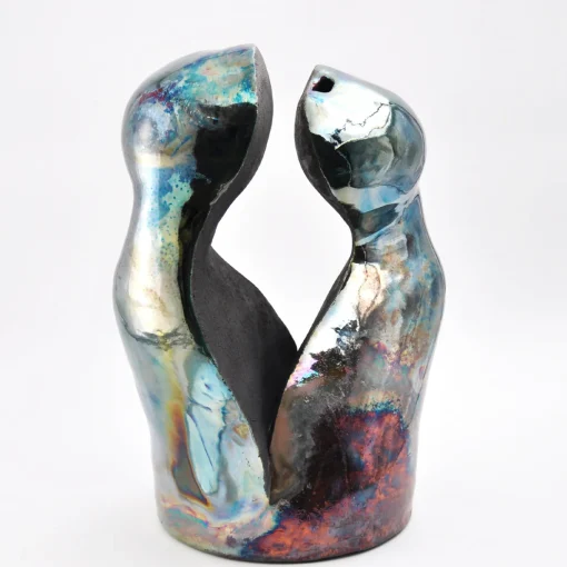 Scultura decorativa Intesa in ceramica di Nino Basso