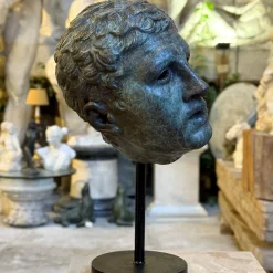 Scultura di busto di gladiatore Borghese