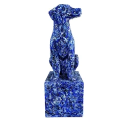 Scultura di cane blu