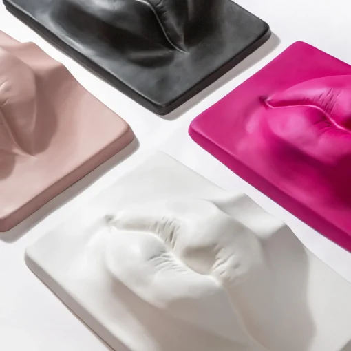 Scultura di labbra rosa Jolie