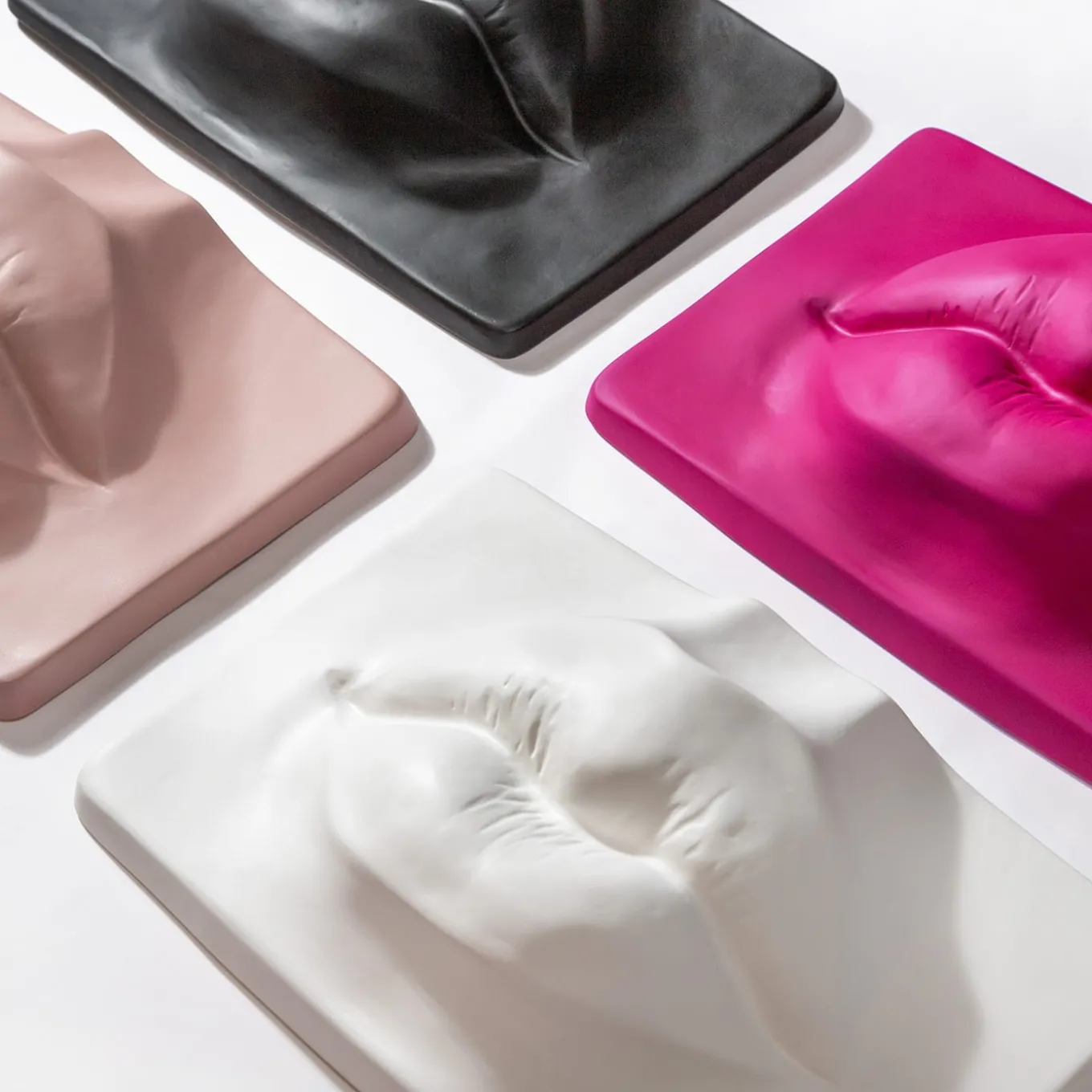 Scultura di labbra rosa Jolie