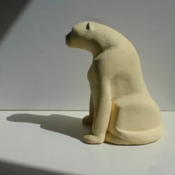 Scultura di pantera bianca