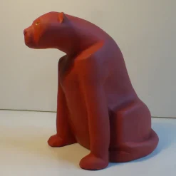 Scultura di pantera rossa