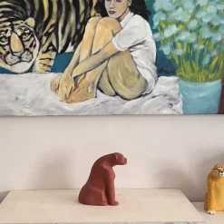 Scultura di pantera rossa