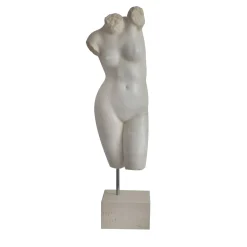 Scultura di torso femminile