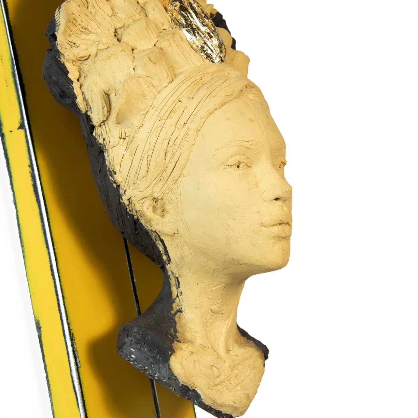 Scultura gialla Matrilineare II
