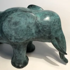 Scultura in bronzo di elefante africano