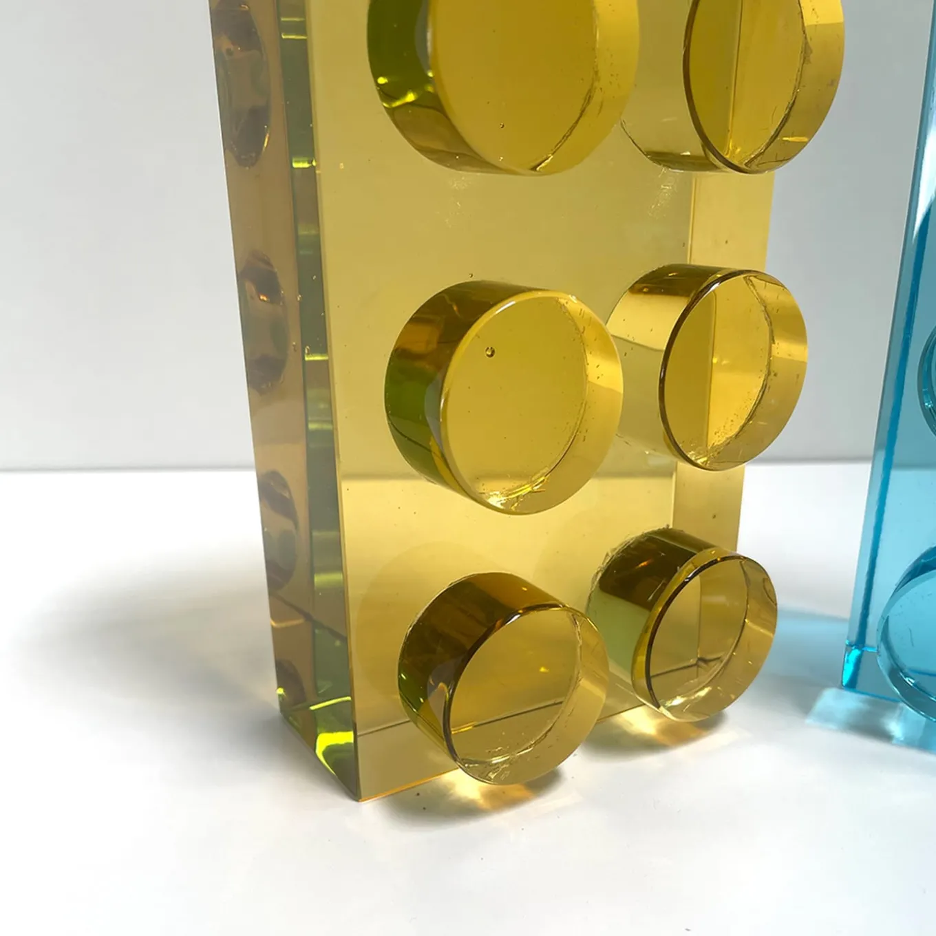 Scultura in cristallo giallo Brick realizzata a mano