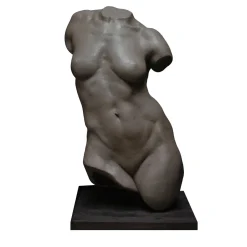 Scultura in resina di torso femminile