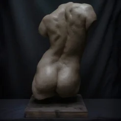 Scultura in resina di torso femminile