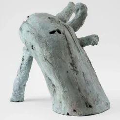 Scultura The leaning outcast