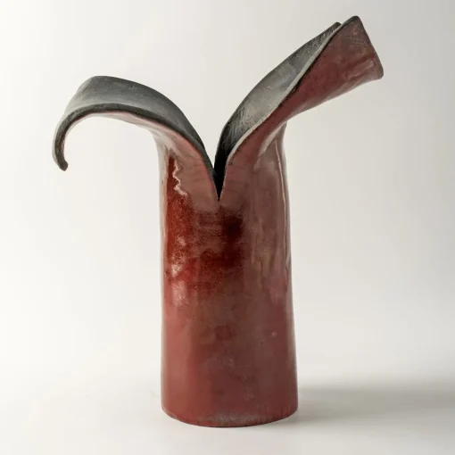 Scultura/vaso in ceramica amaranto Petali D'Oriente di Nino Basso