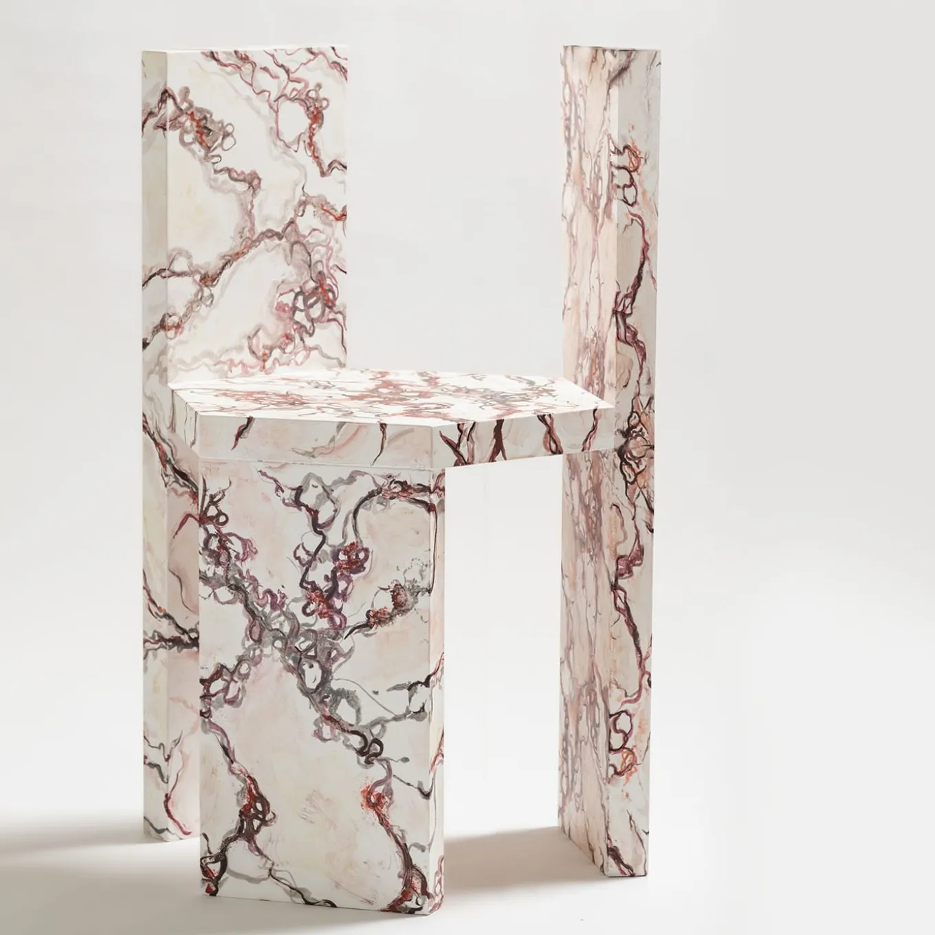 Sedia alata in legno di Antonio Saporito