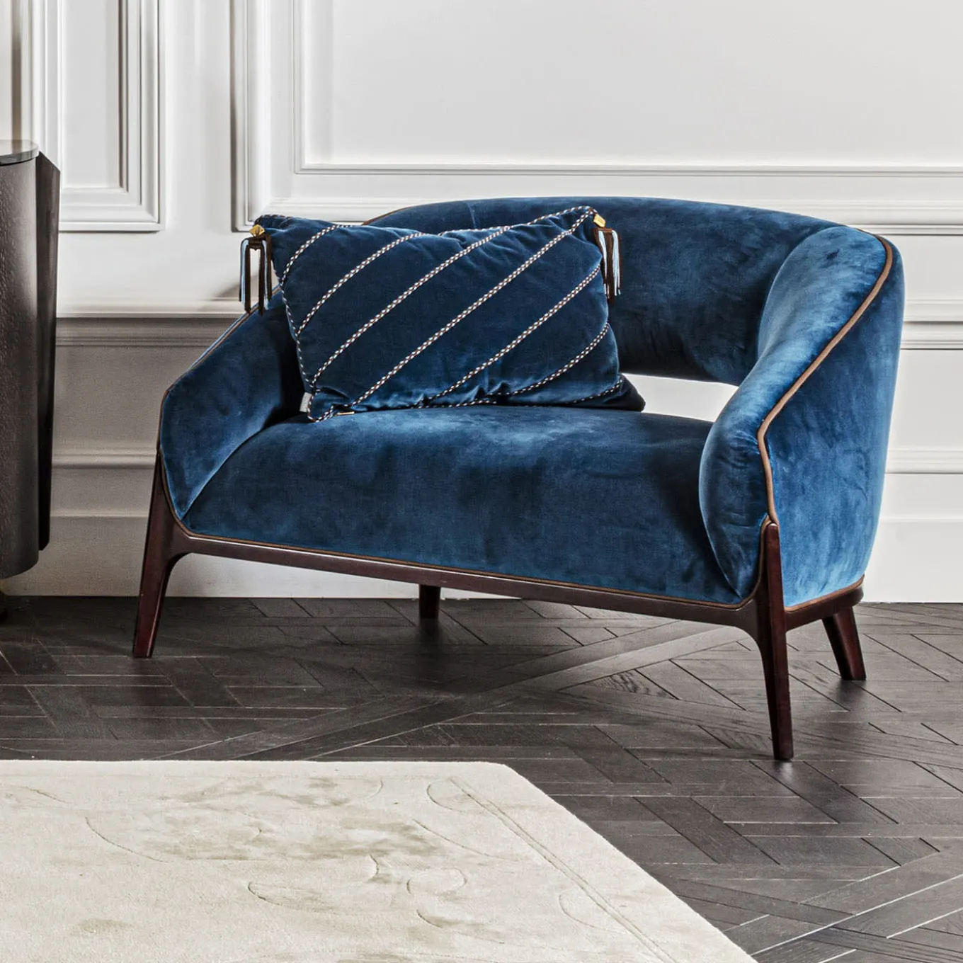 Sedia da salotto in velluto blu