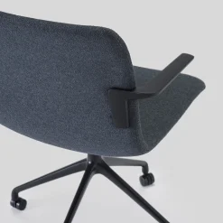 Sedia girevole Urban Gray di Studio Livoni