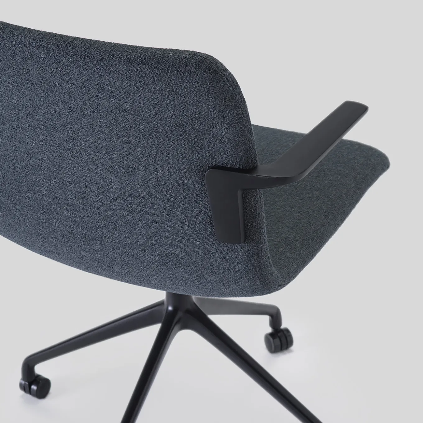 Sedia girevole Urban Gray di Studio Livoni