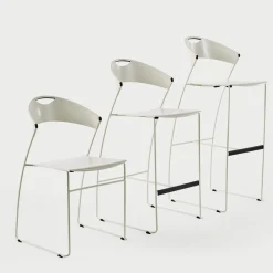 Sedia Juliette in metallo bianco di Hannes Wettstein
