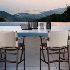 Sedia Levante beige con braccioli di Massimo Castagna