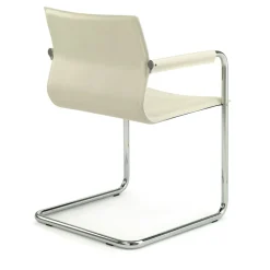 Sedia Lybra con braccioli rivestiti