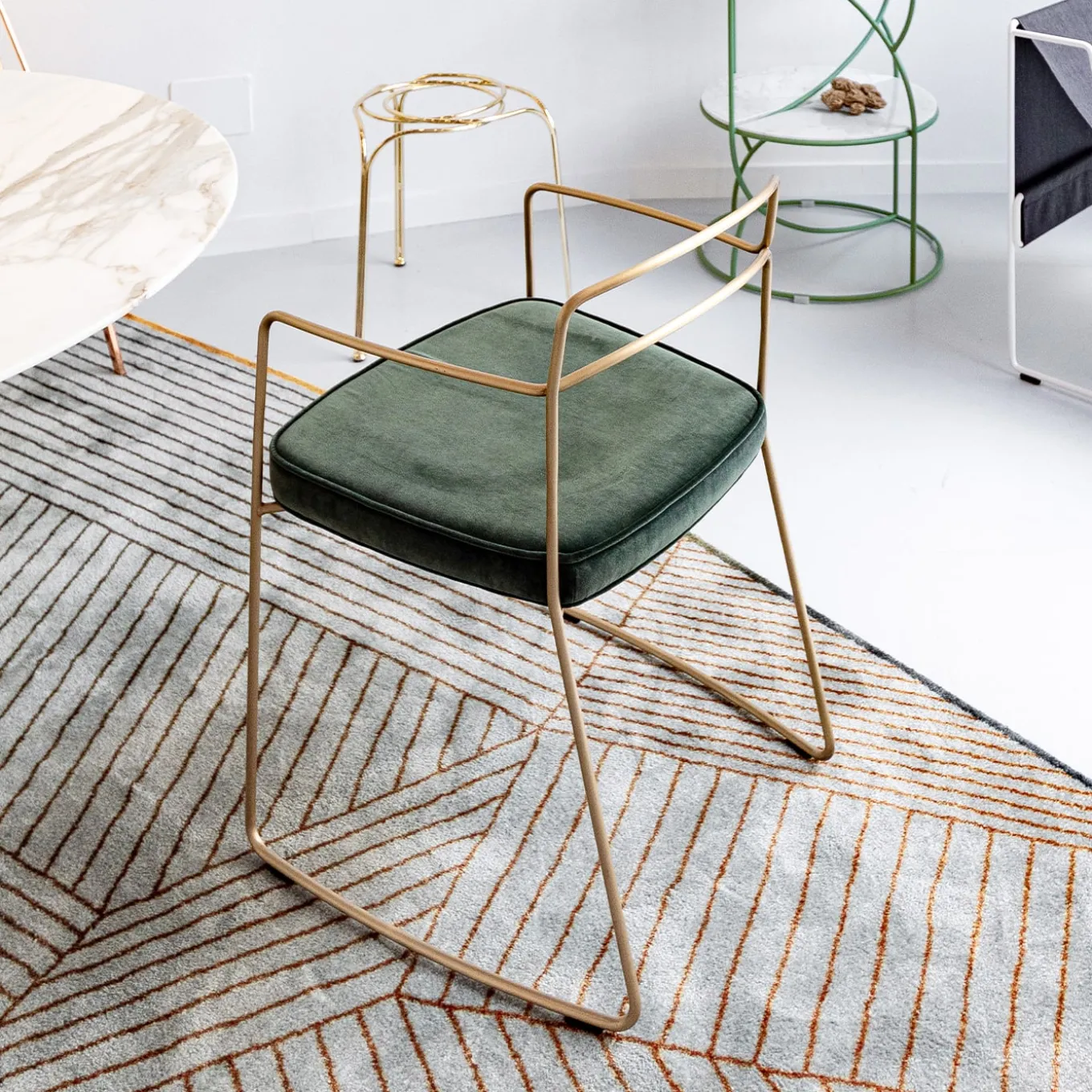 SEDIA SEIDECIMI AUREO VERDE IN OTTONE SPAZZOLATO A MANO