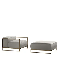 Set Casilda di poltrona e pouf bianchi con struttura dorata