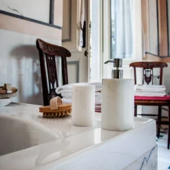 Set da bagno rotondo in marmo bianco di Carrara