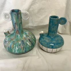 Set di 2 Anfore Spirali nel Tempo in Ceramica Azzurra della Collezione Micromondo