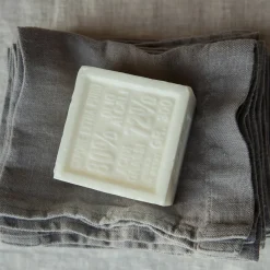 Set di 2 asciugamani in lino blu chiaro con lunghe frange