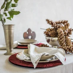 Set di 4 copripiatti rotondi in velluto rosso con supporto in legno