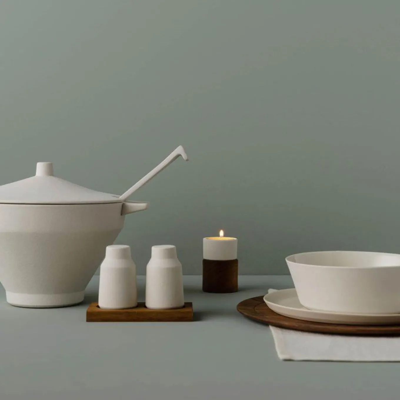 Set di 2 sottopiatti rotondi in noce