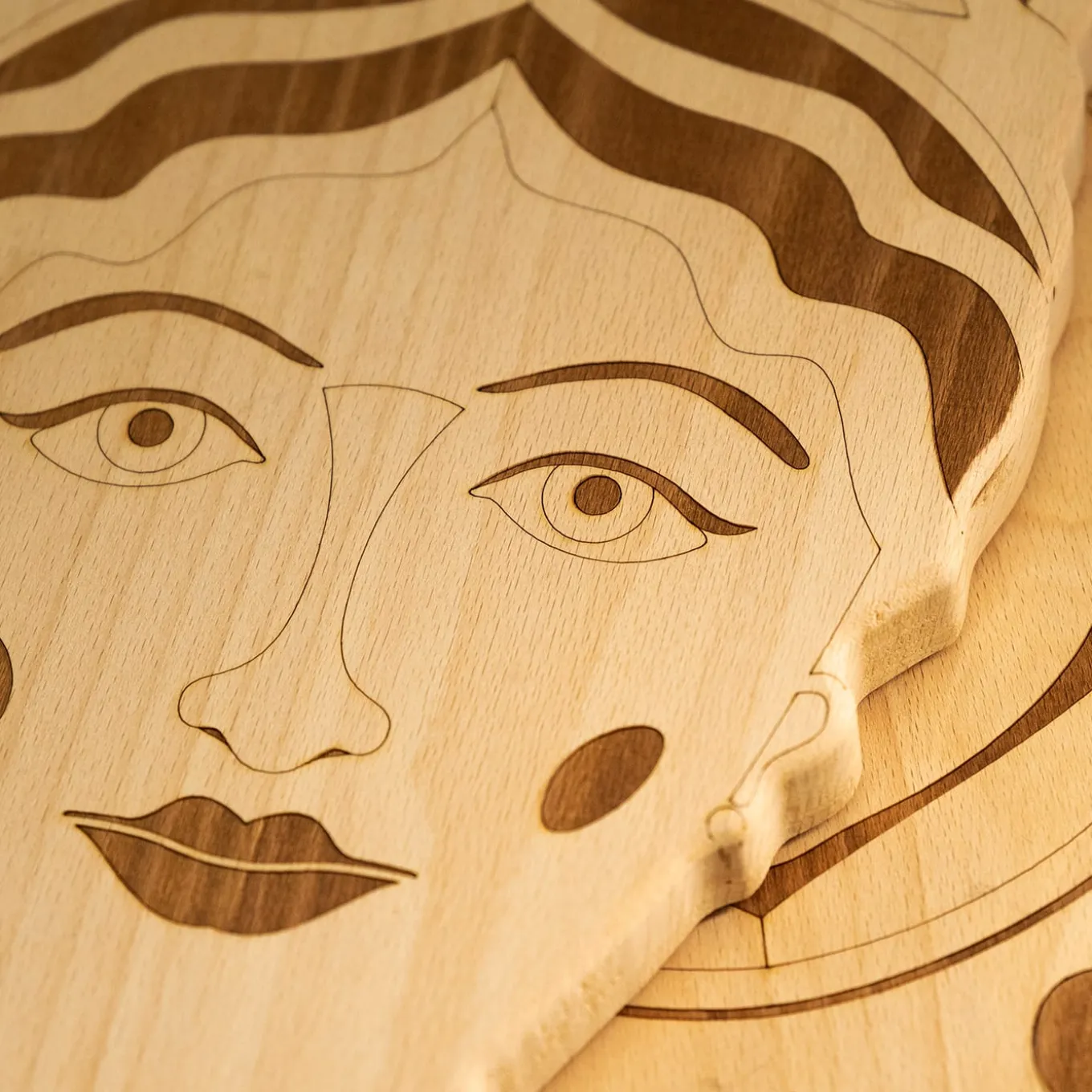 Set di 2 taglieri intarsiati Teste di Paladino di Gabriele E. M. D'Angelo