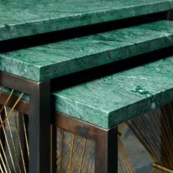 Set di 2 tavolini a incastro Aegis di Ziad Alonaizy