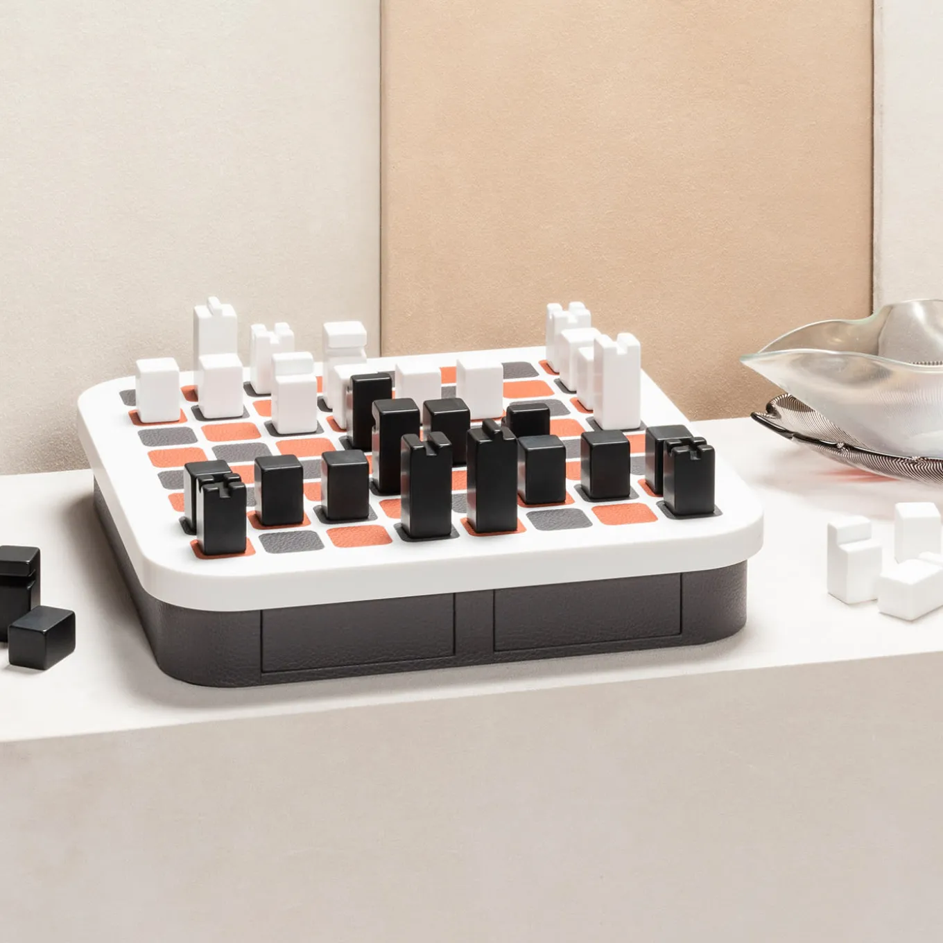 Set di scacchi in Corian® Delos