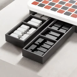 Set di scacchi in Corian® Delos