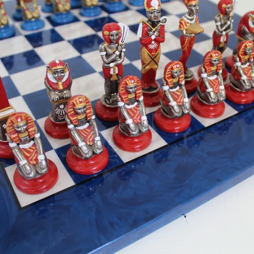Set di scacchi in stile egiziano