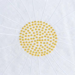 Set di tovagliette e tovaglioli bianchi a margherita