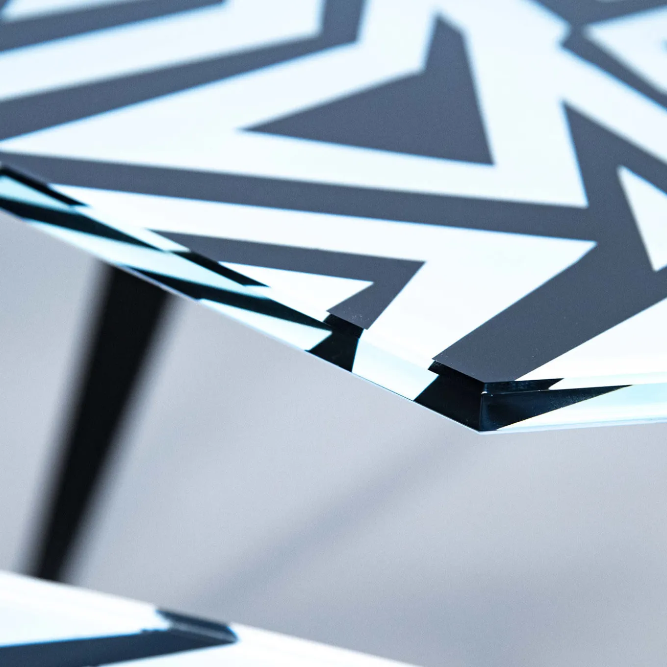 Set di tre tavolini Graffito