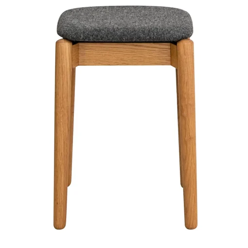 Sgabello basso Fizz in rovere con seduta imbottita di Lorenz+Kaz